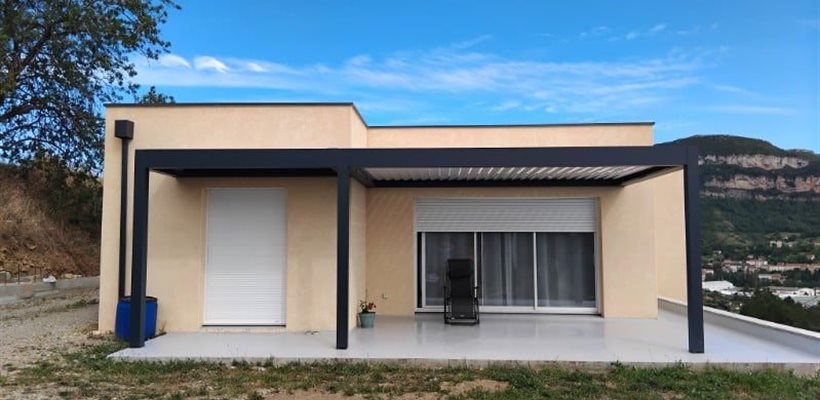 Grégory MAZET Fabrication sur mesure et Pose de Pergola bioclimatique en alu sur mesure Millau Saint-Affrique Lévézou Aveyron